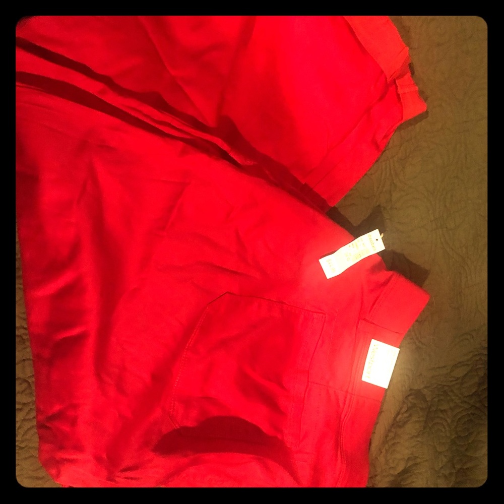 Red mid rise capris